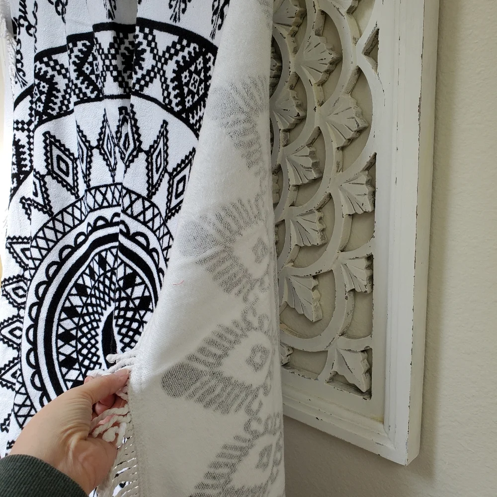 NEW Round Beach Towel Geometric Black and White Circle Towels Mandala